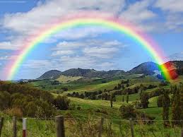 Mitos Melihat Pelangi