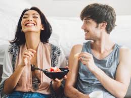 tanda pria jatuh cinta pada sahabatnya