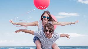 tanda pria ekstrovert jatuh cinta