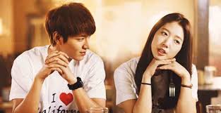 tanda pria jatuh cinta tapi malu