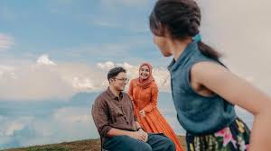 Ibu tiri hanya cinta kepada ayahku saja